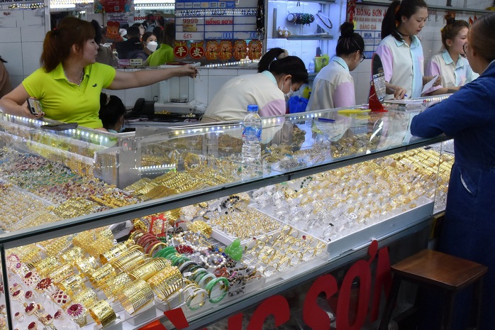 Gi&aacute; v&agrave;ng h&ocirc;m nay 17-2: Tiếp tục đi l&ecirc;n - Ảnh 1.