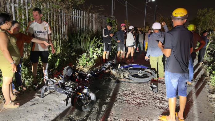 Xe m&aacute;y t&ocirc;ng xe điện tr&ecirc;n đường li&ecirc;n th&ocirc;n, 3 người thương vong - Ảnh 1.