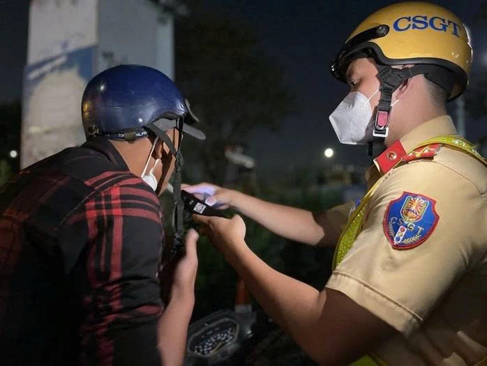 N&Oacute;I THẲNG: Tết kh&ocirc;ng phải v&ugrave;ng cấm của "đo nồng độ cồn" - Ảnh 1.