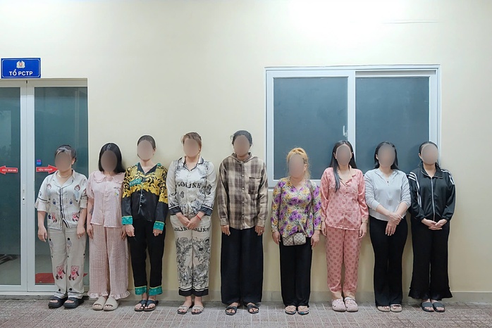 Khởi tố 9 người phụ nữ g&acirc;y rối trật tự c&ocirc;ng cộng tại TPHCM năm 2026 - Ảnh 1.