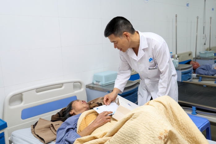 Ch&uacute;c Tết b&aacute;c sĩ Trường Sa qua Telemedicine, cấp cứu xuy&ecirc;n giao thừa - Ảnh 4.