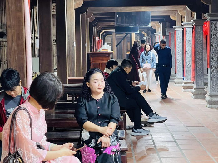 Năm mới lên chùa cầu an - Ảnh 5.