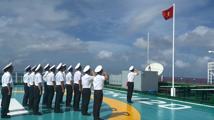 Kh&iacute; thế ng&agrave;y đầu năm mới ở V&ugrave;ng 2 Hải qu&acirc;n - Ảnh 1.