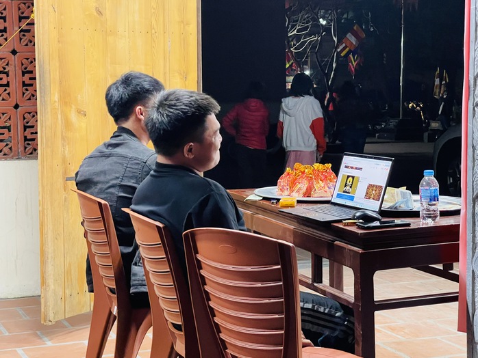 Năm mới lên chùa cầu an - Ảnh 8.