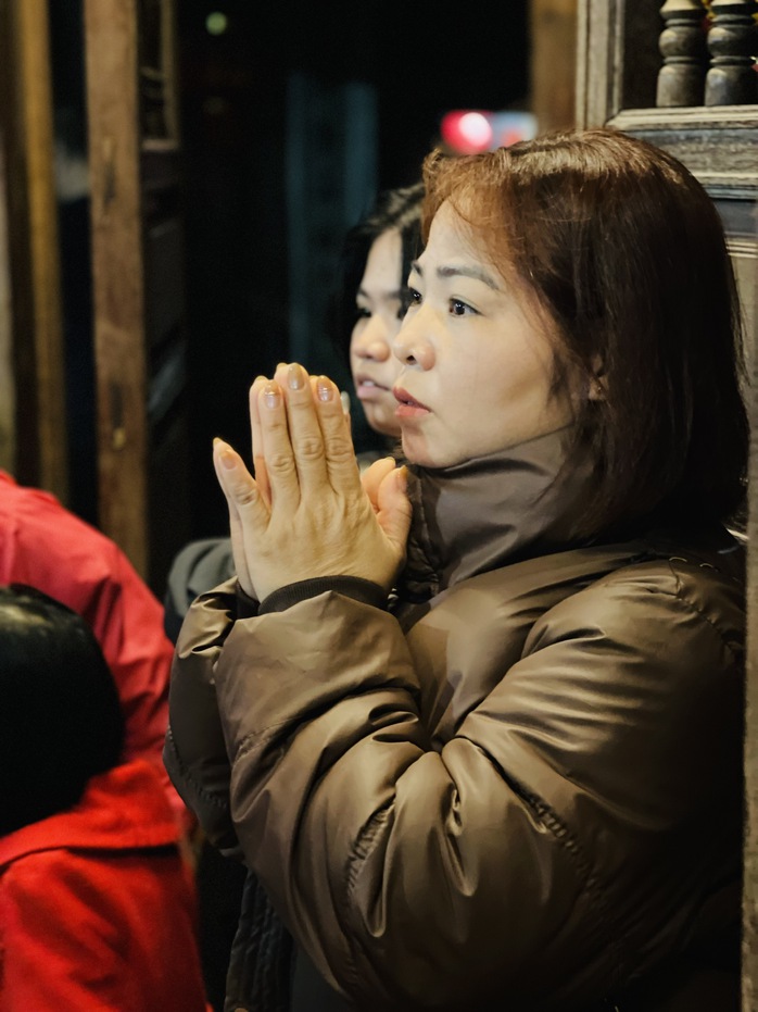 Năm mới lên chùa cầu an - Ảnh 2.