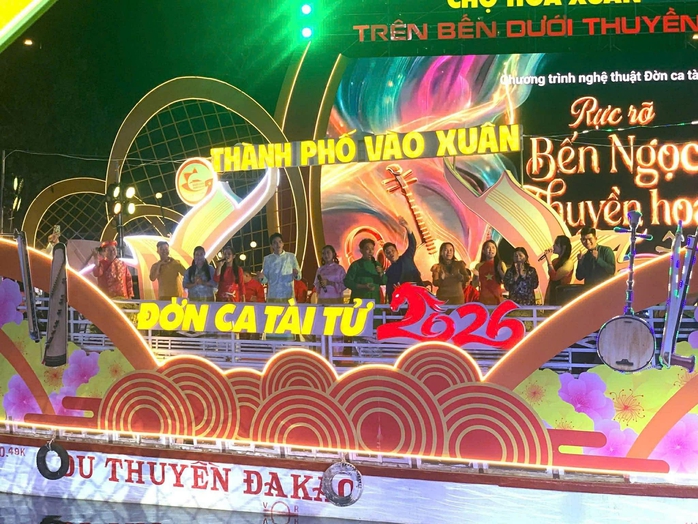 Giữ hồn Tết đ&ocirc; thị: Phong tục được l&agrave;m mới trong nhịp sống hiện đại - Ảnh 2.