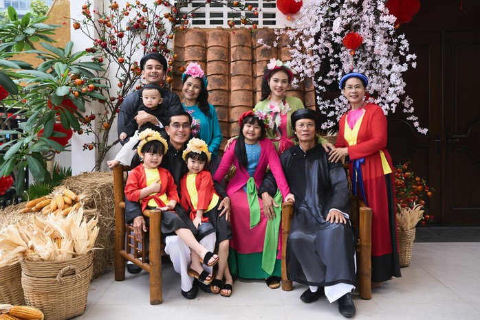 V&acirc;n Trang, Ninh Dương Lan Ngọc&hellip; tưng bừng đ&oacute;n Xu&acirc;n B&iacute;nh Ngọ - Ảnh 1.