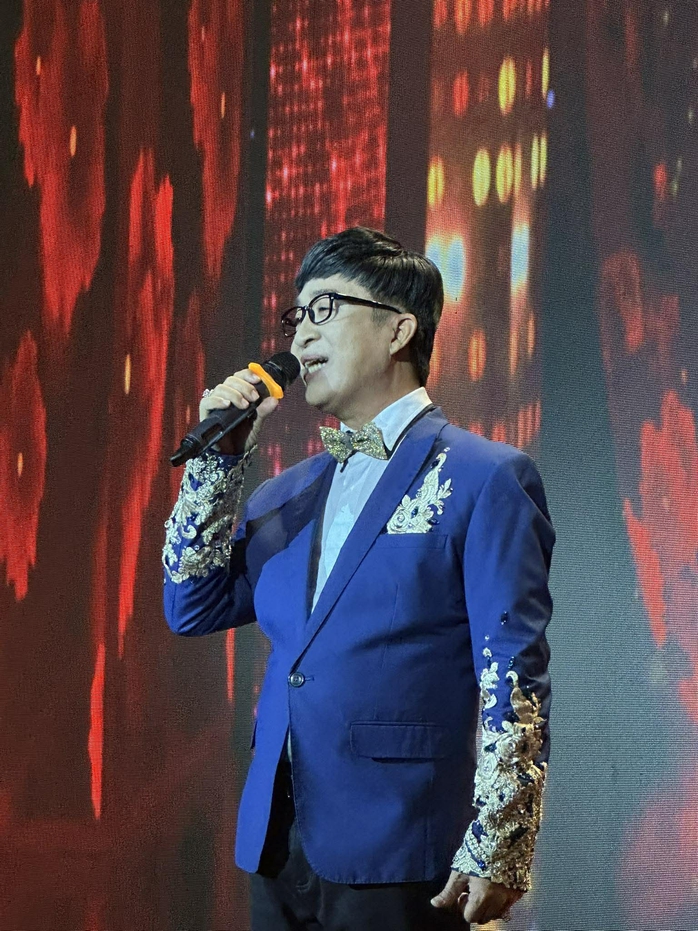 Ca sĩ H&agrave; Phương hội ngộ Trần Sang, Th&aacute;i San trong đ&ecirc;m giao thừa - Ảnh 3.