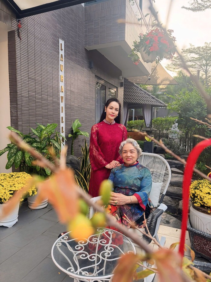 V&acirc;n Trang, Ninh Dương Lan Ngọc&hellip; tưng bừng đ&oacute;n Xu&acirc;n B&iacute;nh Ngọ - Ảnh 7.