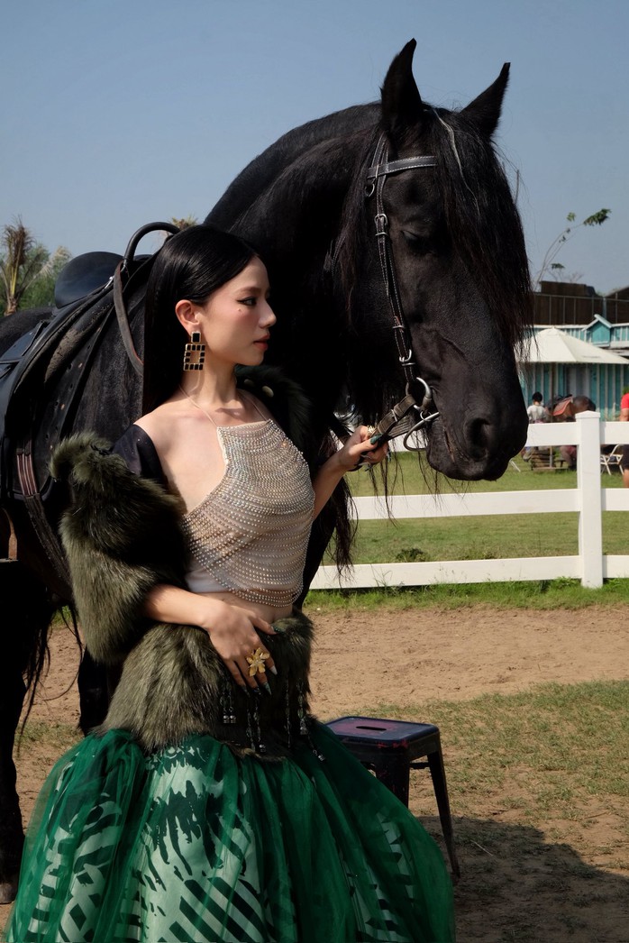 V&acirc;n Trang, Ninh Dương Lan Ngọc&hellip; tưng bừng đ&oacute;n Xu&acirc;n B&iacute;nh Ngọ - Ảnh 16.