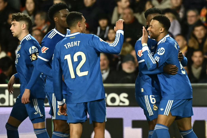 Vinicius tỏa s&aacute;ng, Real Madrid thắng chủ nh&agrave; Benfica giữa t&acirc;m b&atilde;o Lisbon - Ảnh 5.