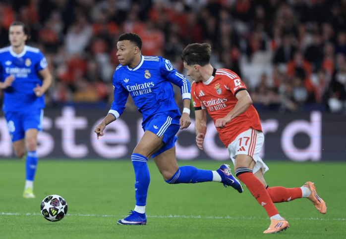 Vinicius tỏa s&aacute;ng, Real Madrid thắng chủ nh&agrave; Benfica giữa t&acirc;m b&atilde;o Lisbon - Ảnh 2.