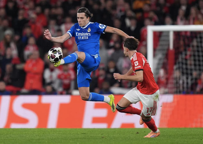 Vinicius tỏa s&aacute;ng, Real Madrid thắng chủ nh&agrave; Benfica giữa t&acirc;m b&atilde;o Lisbon - Ảnh 1.