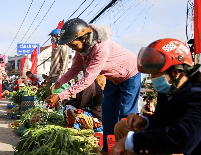 &ldquo;Độc lạ&rdquo; chợ G&ograve; mỗi năm chỉ họp duy nhất v&agrave;o m&ugrave;ng 1 Tết - Ảnh 5.