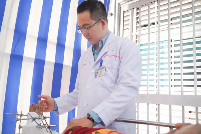 Nỗi niềm y b&aacute;c sĩ trực cấp cứu - Ảnh 3.