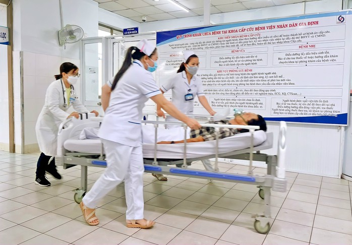 Nỗi niềm y b&aacute;c sĩ trực cấp cứu - Ảnh 4.