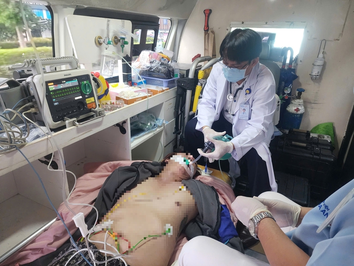 Nỗi niềm y b&aacute;c sĩ trực cấp cứu - Ảnh 1.