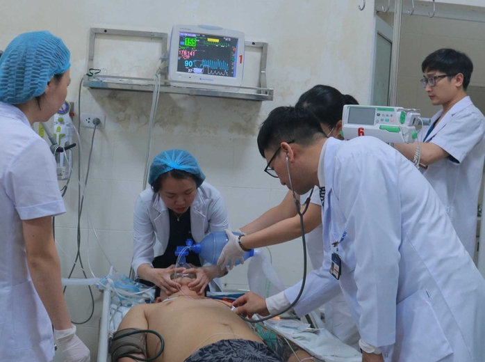 Ch&uacute;c Tết b&aacute;c sĩ Trường Sa qua Telemedicine, cấp cứu xuy&ecirc;n giao thừa - Ảnh 6.