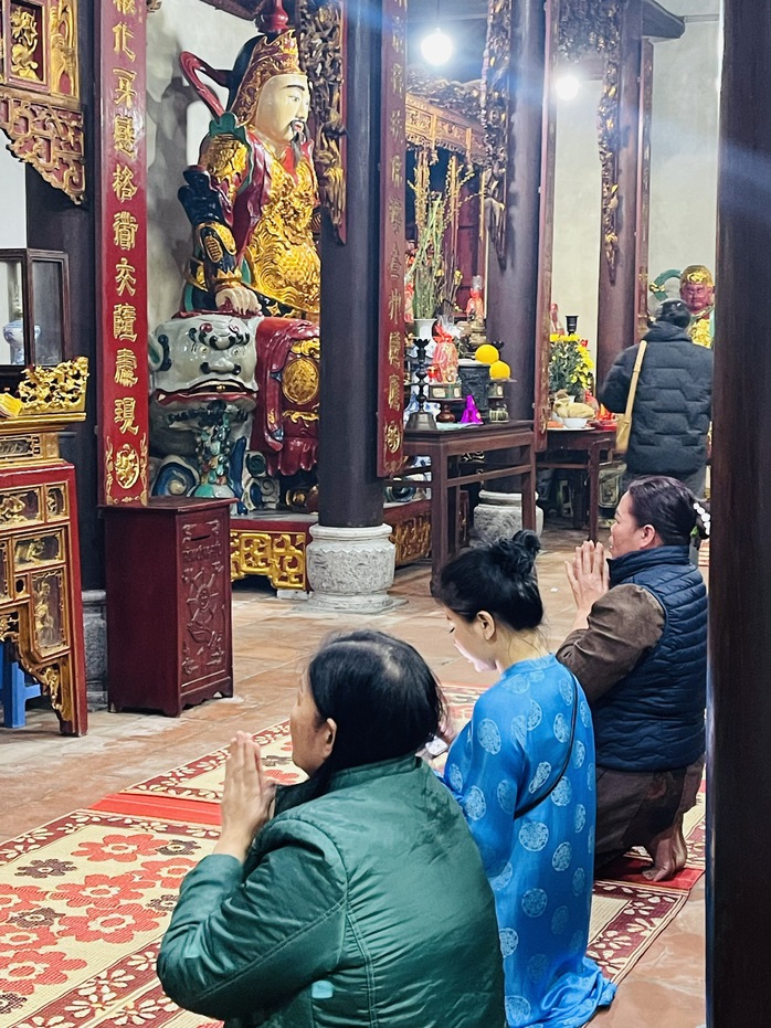 Năm mới lên chùa cầu an - Ảnh 4.