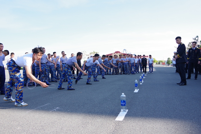 Kh&iacute; thế ng&agrave;y đầu năm mới ở V&ugrave;ng 2 Hải qu&acirc;n - Ảnh 4.