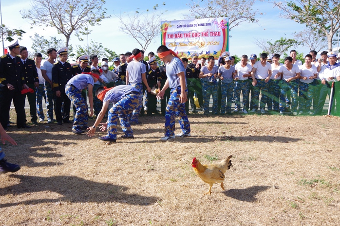 Kh&iacute; thế ng&agrave;y đầu năm mới ở V&ugrave;ng 2 Hải qu&acirc;n - Ảnh 3.