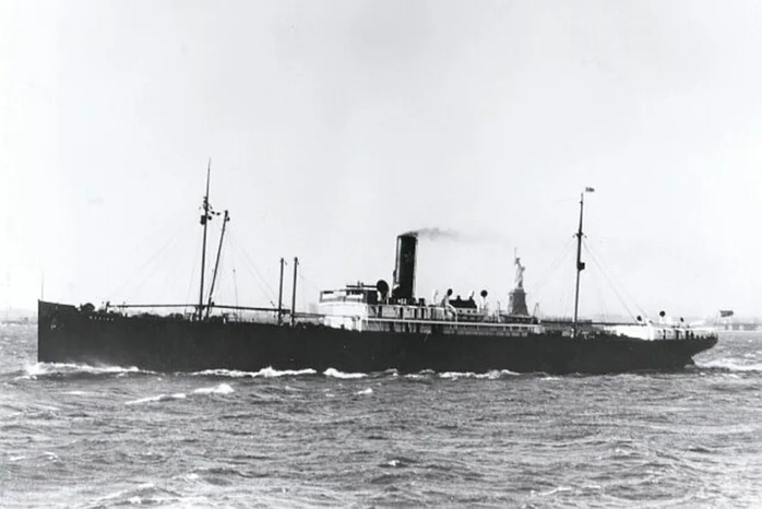 Từ tàu tham gia Thế chiến II thành khách sạn hạng sang độc nhất thế giới - Ảnh 1. Từ tàu tham gia Thế chiến II thành khách sạn hạng sang độc nhất thế giới - Ảnh 1.