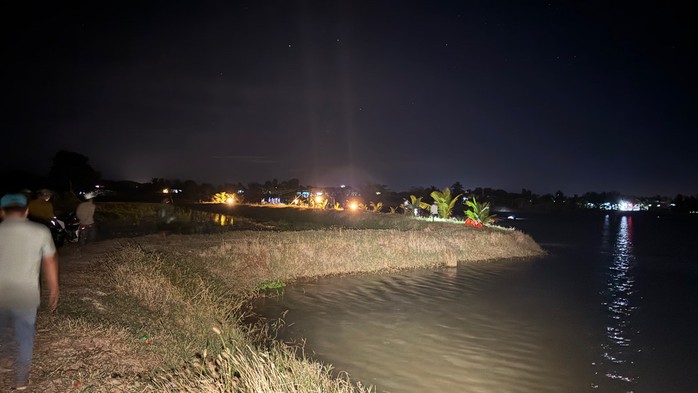 Hai thiếu ni&ecirc;n đuối nước khi tắm tại Đ&ecirc; C&agrave; Giang v&agrave;o chiều m&ugrave;ng 1 Tết - Ảnh 1.