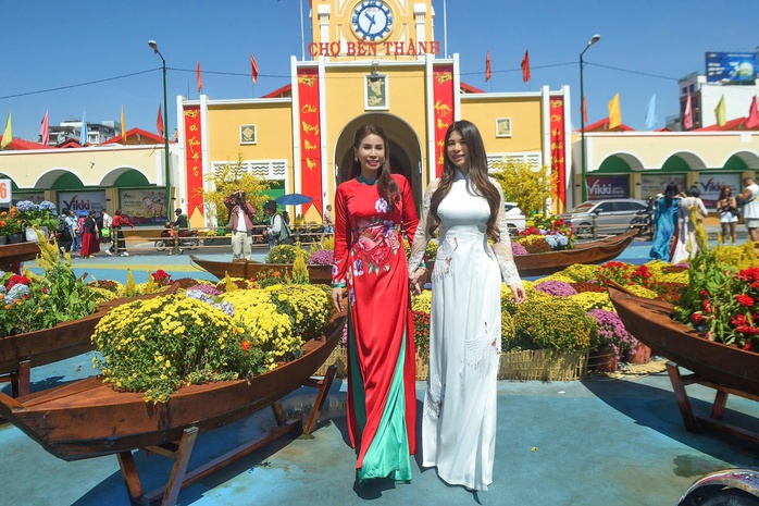 Ba thế hệ gia đ&igrave;nh nh&agrave; L&yacute; H&ugrave;ng - L&yacute; Hương du xu&acirc;n  - Ảnh 9.