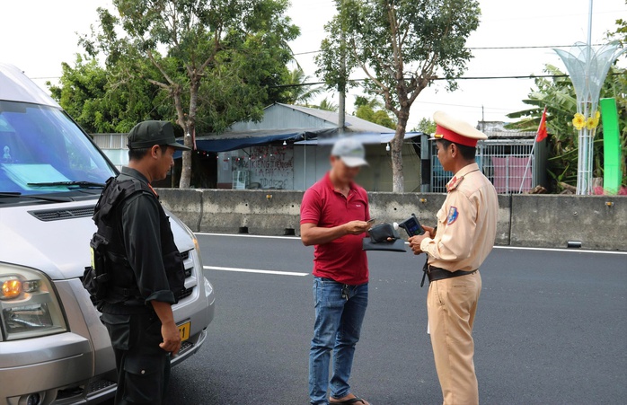 Bất ngờ với kết quả kiểm tra nồng độ cồn ở C&agrave; Mau ng&agrave;y M&ugrave;ng 1 Tết - Ảnh 2.