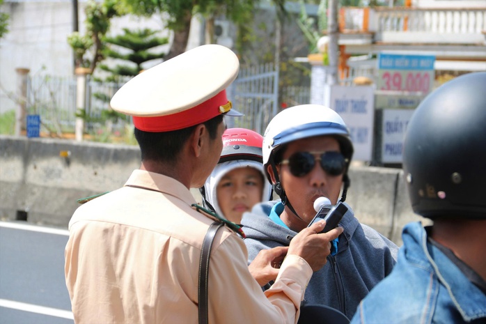 Bất ngờ với kết quả kiểm tra nồng độ cồn ở C&agrave; Mau ng&agrave;y M&ugrave;ng 1 Tết - Ảnh 3.