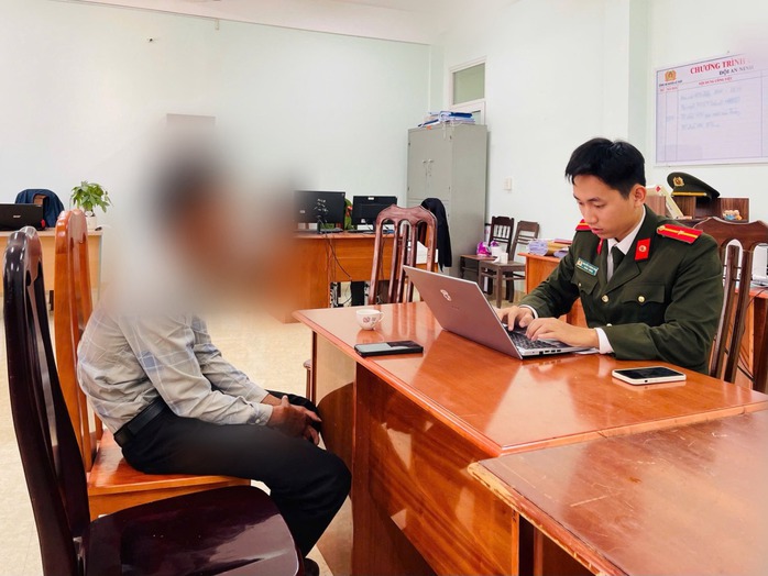 Ẩn danh đăng bài bôi xấu lực lượng công an, người đàn ông bị xử lý - Ảnh 1. Ẩn danh đăng bài bôi xấu lực lượng công an, người đàn ông bị xử lý - Ảnh 1.