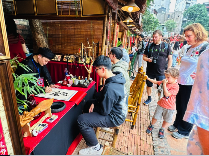 Du lịch Việt tưng bừng đ&oacute;n kh&aacute;ch m&ugrave;a tết B&iacute;nh Ngọ - Ảnh 1.