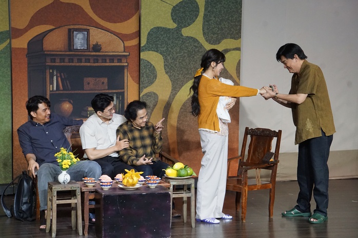 Năm Ngọ, sàn diễn phi nước đại - Ảnh 1.