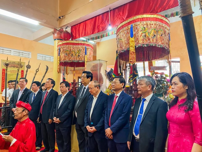 Đ&ocirc;ng đảo người d&acirc;n dự lễ khai ấn Đức Th&aacute;nh Trần đầu năm tại Quy Nhơn - Ảnh 1.