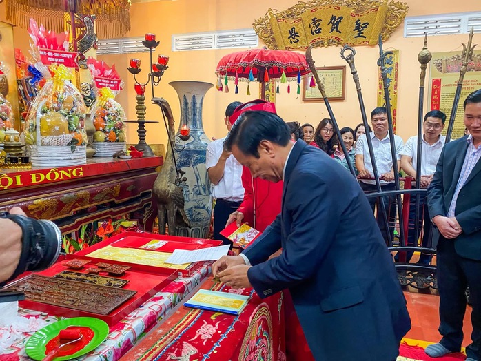 Đ&ocirc;ng đảo người d&acirc;n dự lễ khai ấn Đức Th&aacute;nh Trần đầu năm tại Quy Nhơn - Ảnh 2.