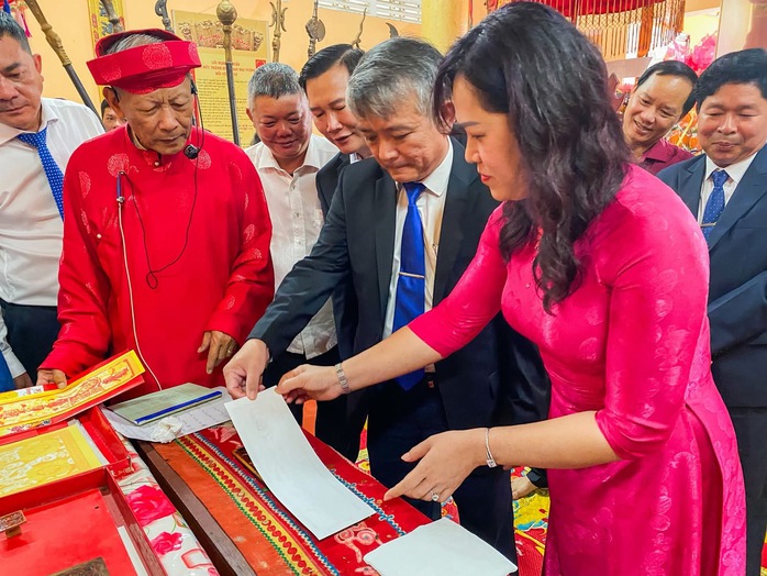 Đ&ocirc;ng đảo người d&acirc;n dự lễ khai ấn Đức Th&aacute;nh Trần đầu năm tại Quy Nhơn - Ảnh 3.