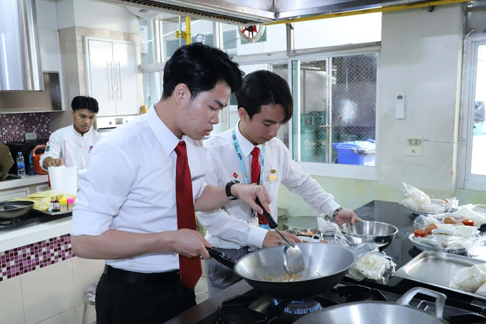 Thanh niên Việt Nam đón Tết trên tàu Đông Nam Á - Nhật Bản 2026 - Ảnh 9. Thanh niên Việt Nam đón Tết trên tàu Đông Nam Á - Nhật Bản 2026 - Ảnh 9.