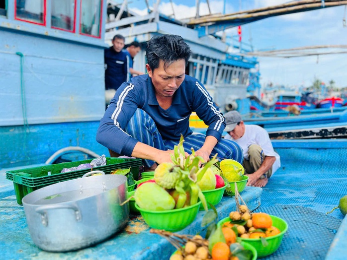 Ăn Tết ở "làng Hoàng Sa" - Ảnh 3.