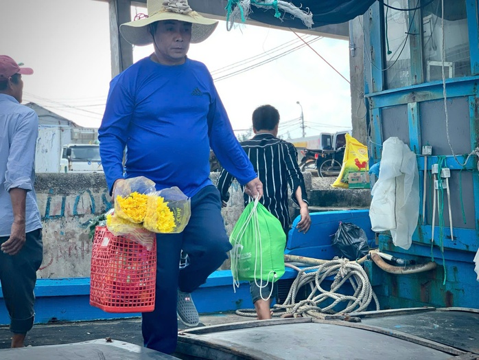 Ăn Tết ở "làng Hoàng Sa" - Ảnh 1.