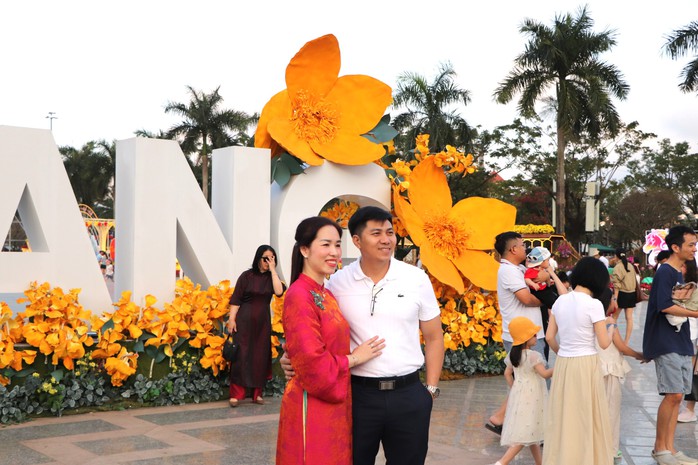 Rực rỡ sắc xu&acirc;n tr&ecirc;n v&ugrave;ng đất ph&iacute;a Nam Đ&agrave; Nẵng - Ảnh 2.