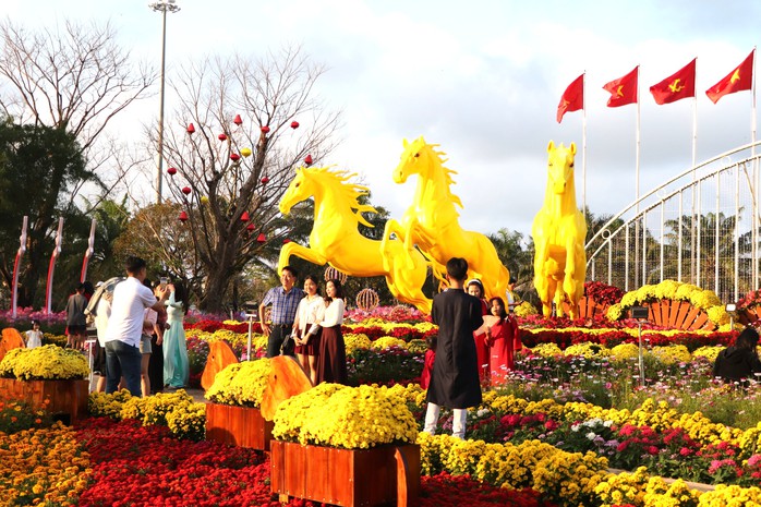 Rực rỡ sắc xu&acirc;n tr&ecirc;n v&ugrave;ng đất ph&iacute;a Nam Đ&agrave; Nẵng - Ảnh 4.