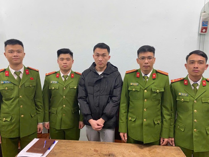 Thanh ni&ecirc;n bị truy n&atilde; tội bắt c&oacute;c v&agrave; hiếp d&acirc;m đầu th&uacute; sau 8 năm lẩn trốn - Ảnh 1.