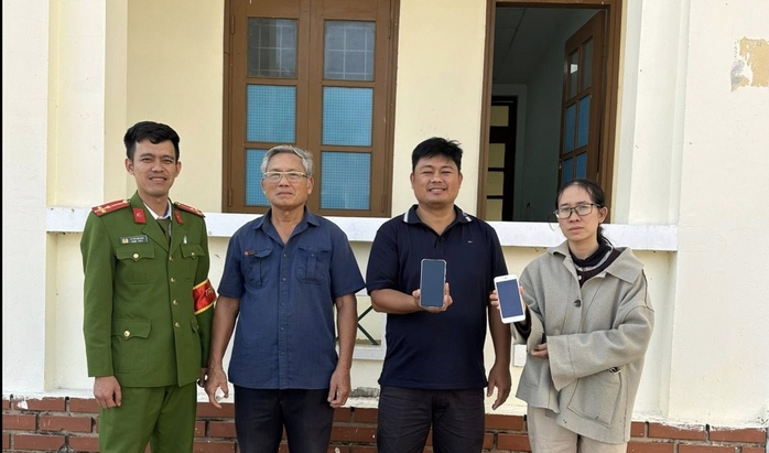 Người đ&agrave;n &ocirc;ng b&aacute;o c&ocirc;ng an sau khi nhận 24 , 5 triệu chuyển nhầm ng&agrave;y Tết - Ảnh 1.