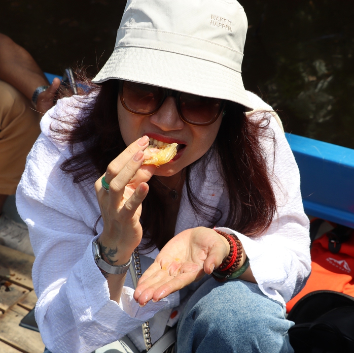 VIDEO: Trải nghiệm ăn ong ng&agrave;y Tết - Ảnh 9.