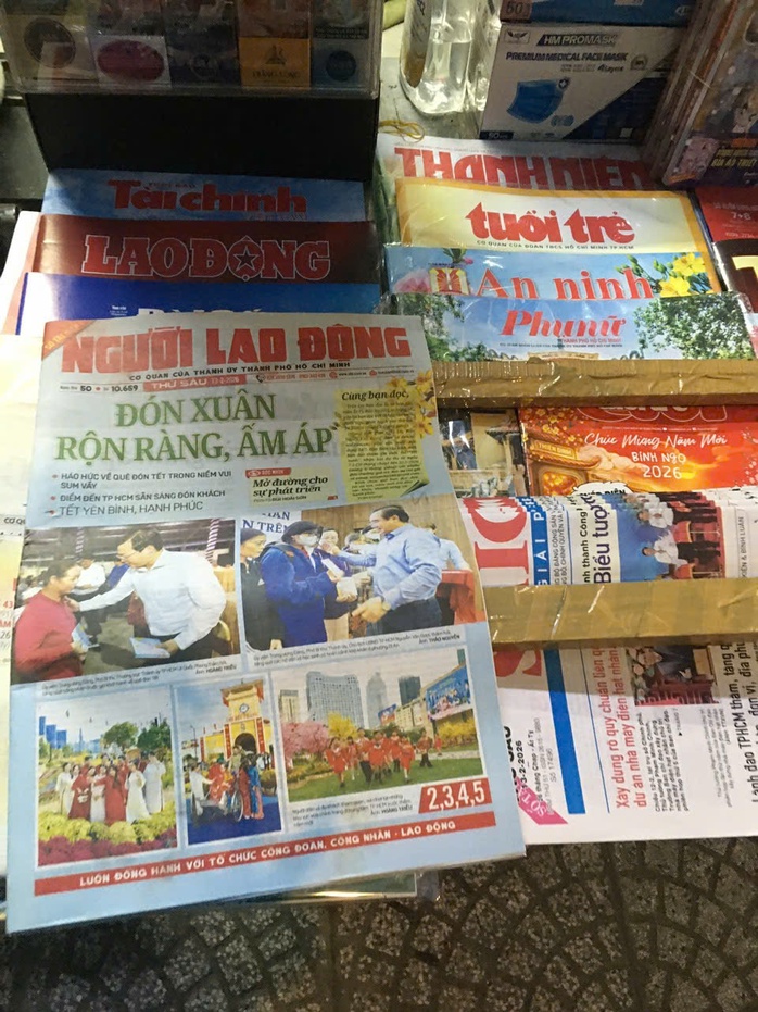 Ng&agrave;y Tết đọc b&aacute;o Xu&acirc;n  - Ảnh 2.