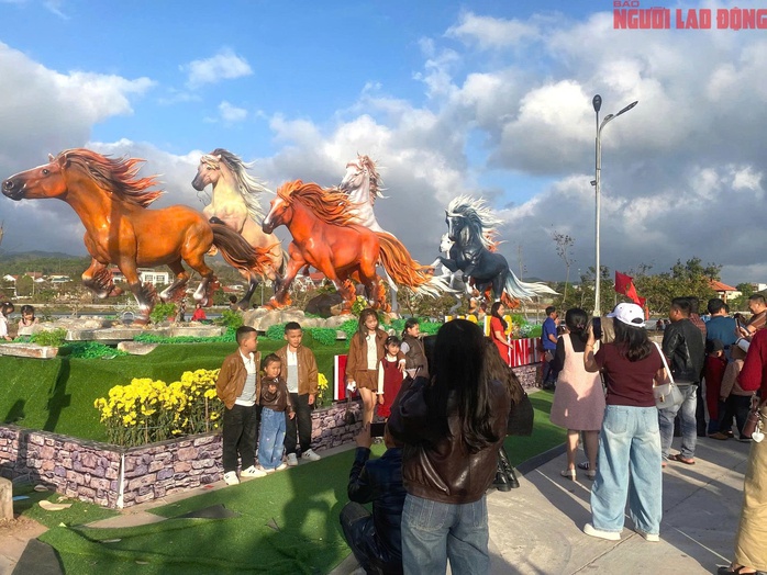 B&igrave;nh chọn linh vật ngựa đẹp nhất Tết B&iacute;nh Ngọ: Chỉ c&ograve;n 1 ng&agrave;y để bứt ph&aacute;! - Ảnh 1.