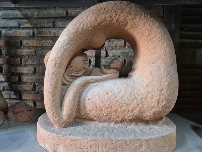 Nh&agrave; đi&ecirc;u khắc Đo&agrave;n Xu&acirc;n H&ugrave;ng thổi hồn gốm sứ xứ Trầm - Ảnh 10.