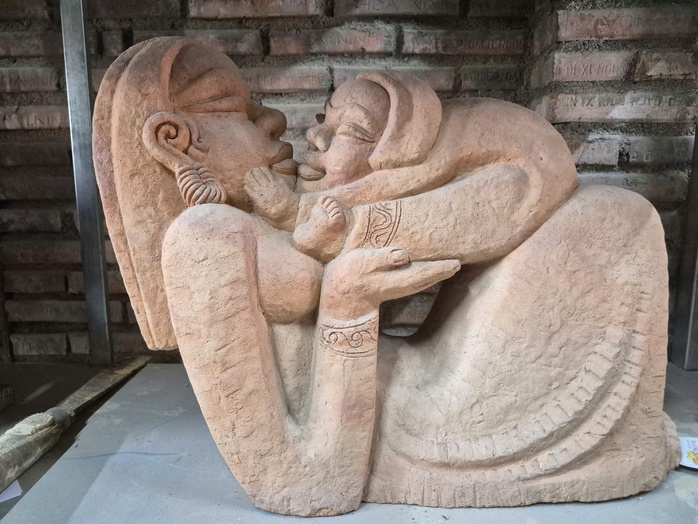 Nh&agrave; đi&ecirc;u khắc Đo&agrave;n Xu&acirc;n H&ugrave;ng thổi hồn gốm sứ xứ Trầm - Ảnh 11.