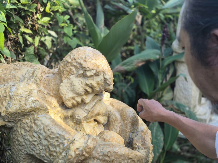 Nh&agrave; đi&ecirc;u khắc Đo&agrave;n Xu&acirc;n H&ugrave;ng thổi hồn gốm sứ xứ Trầm - Ảnh 5.