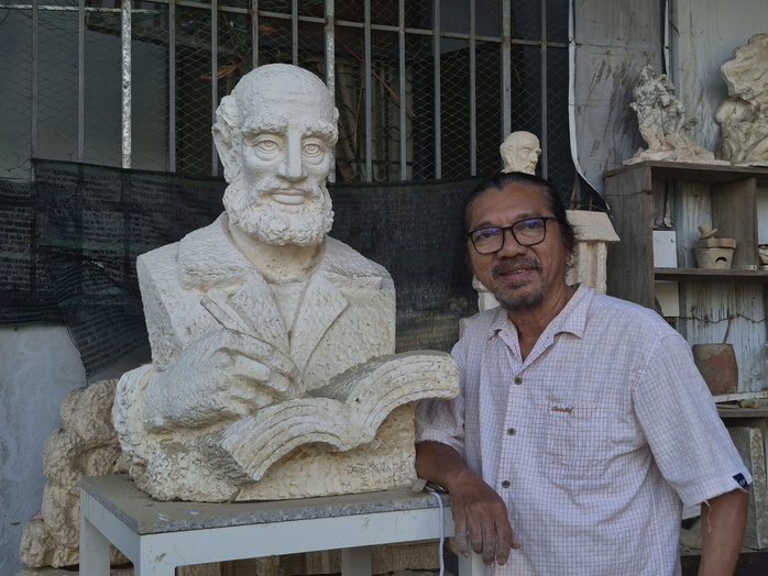 Nh&agrave; đi&ecirc;u khắc Đo&agrave;n Xu&acirc;n H&ugrave;ng thổi hồn gốm sứ xứ Trầm - Ảnh 9.